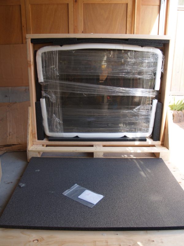 GlassCrate-w.jpg (81175 bytes)